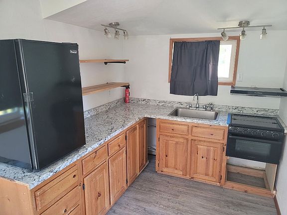 4th image of 620 Railroad Ave