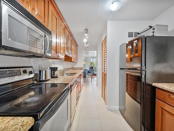 4th image of 3660 NE 166th St APT 307