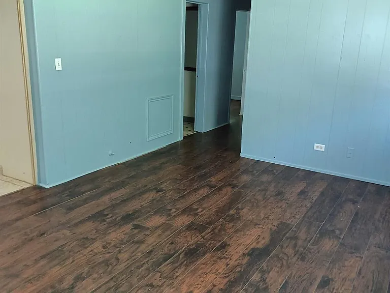 385 Jones Rd — Photo 2