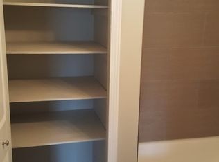 156 Trealout Dr APT 1, Fenton, MI 48430