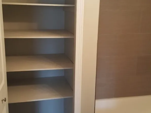 156 Trealout Dr APT 1, Fenton, MI 48430