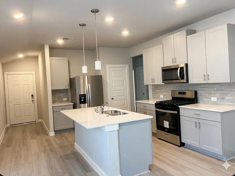 5535 Madden Ln — Photo 3