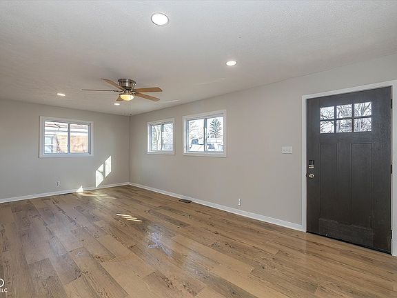 3rd image of 1511 Southside Dr