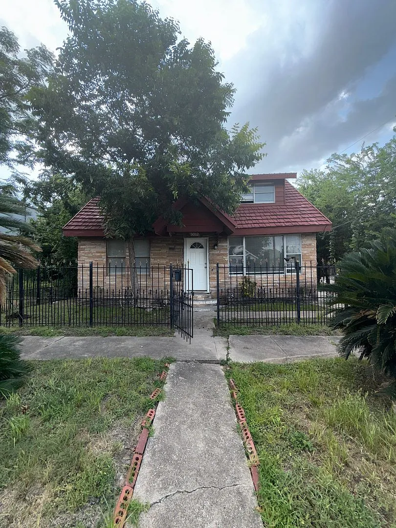 3012 Live Oak Street — Photo 2