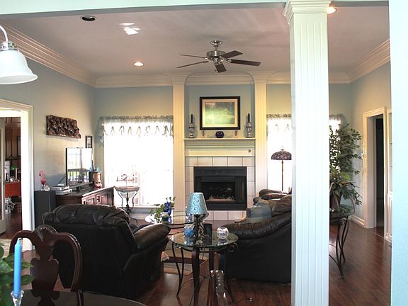 3rd image of 1509 Briar Dr