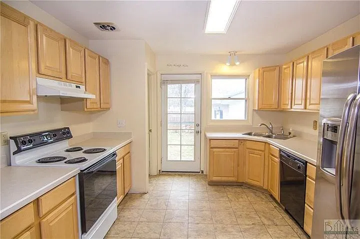 3 bed, 1.0 bath, 960 sqft, $1,495 — Photo 3