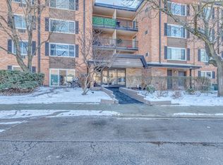 1107 S Old Wilke Rd APT 103, Arlington Heights, IL 60005