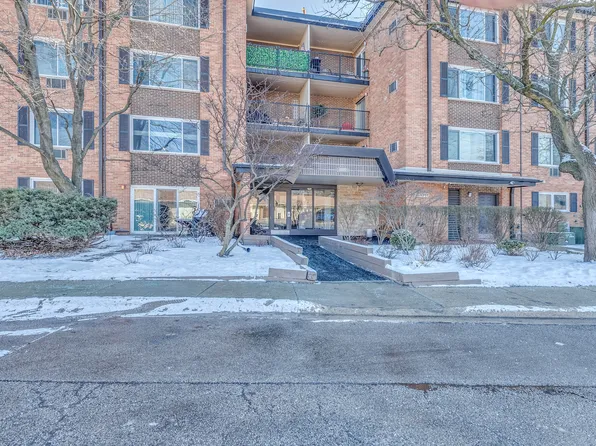 1107 S Old Wilke Rd APT 103, Arlington Heights, IL 60005