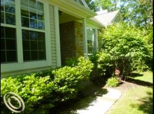 5880 Baypointe Blvd, Clarkston, MI 48346