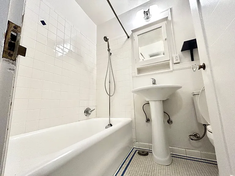 1522 E Olive Way — Photo 20