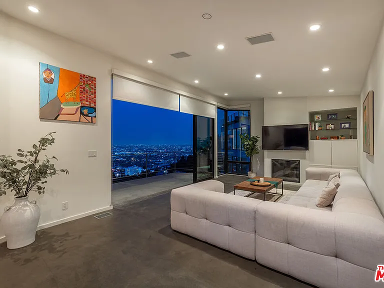8634 Franklin Ave — Photo 4