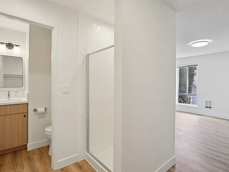 Olympic West Apartments — Photo 27