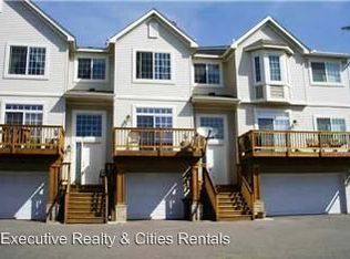 6016 Upper 35th St N, Oakdale, MN 55128