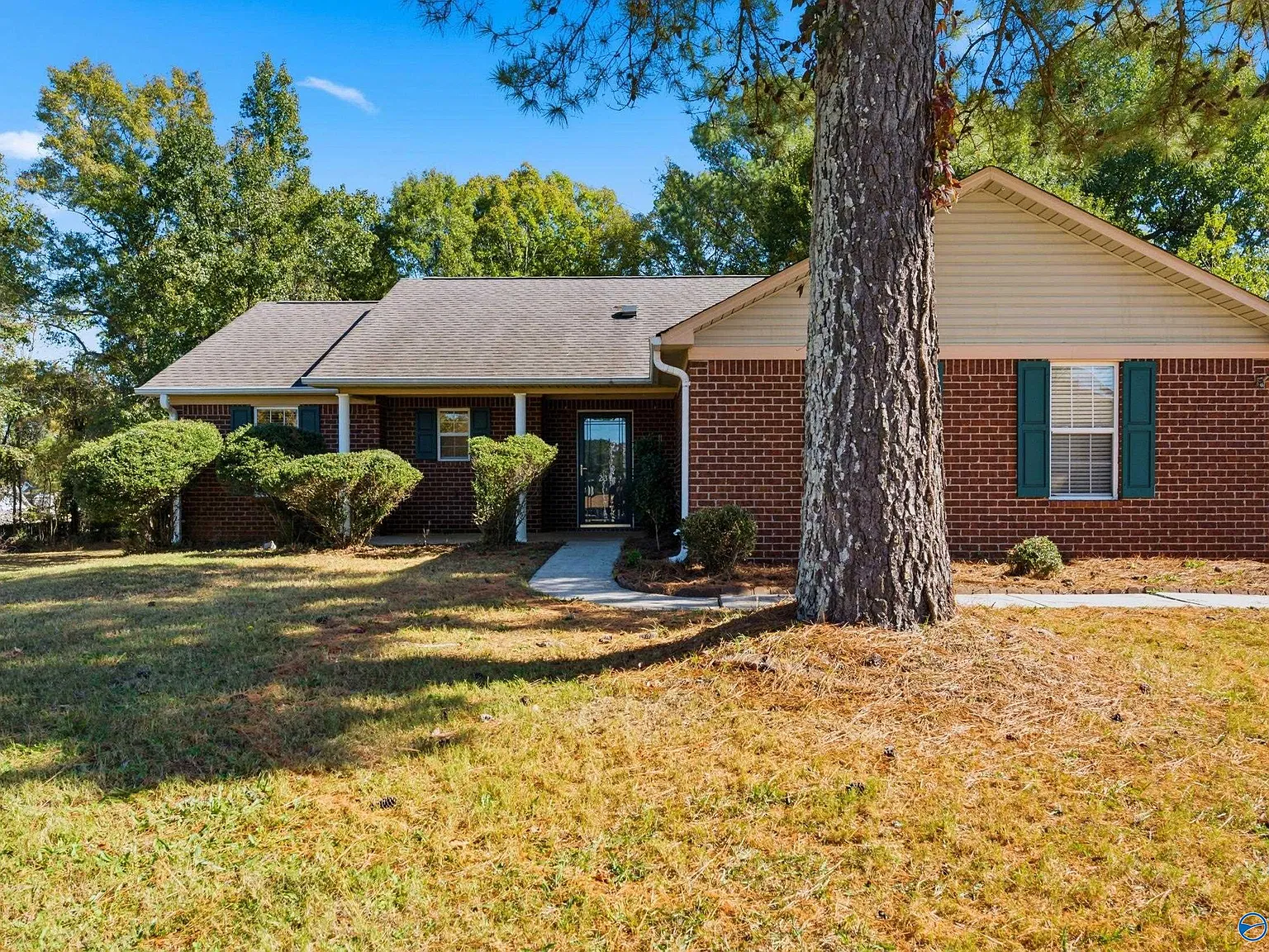 3 bed, 2.0 bath, 1381 sqft, $1,700 — Photo 1