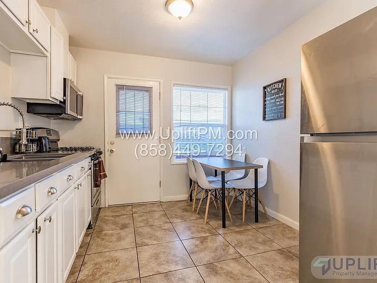4827 Castle Ave — Photo 9
