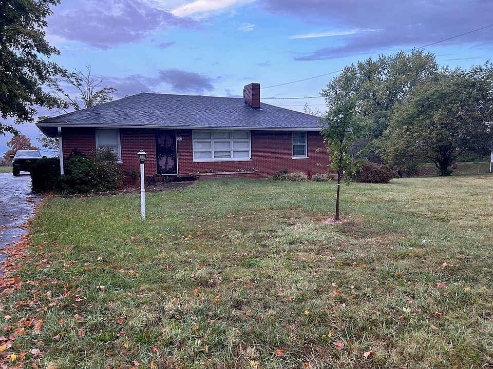 Front of house, faces Roland Ave/127/227. There is a sidewalk in front of the house that leads to down town.