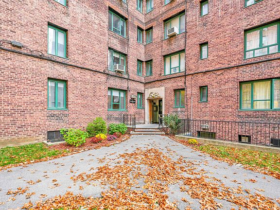 2nd image of 40 Metropolitan Oval APT 4B