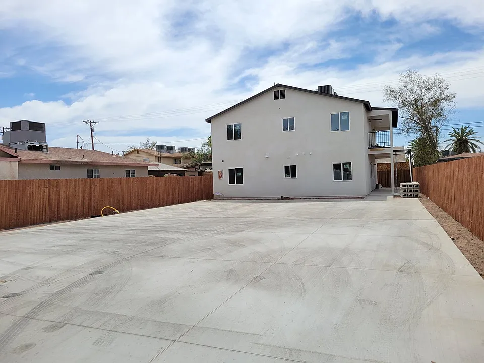 933 Rockwood Ave