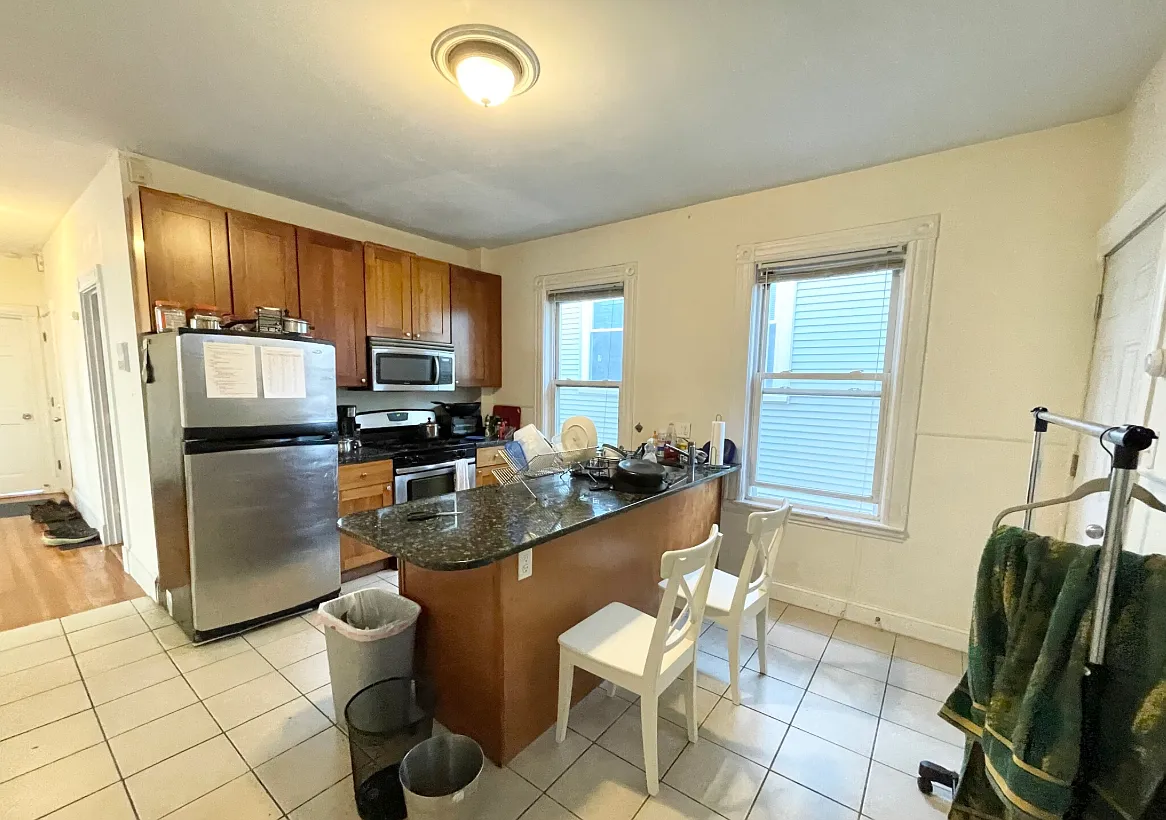 4 bed, 999 sqft, $4,000 — Photo 1