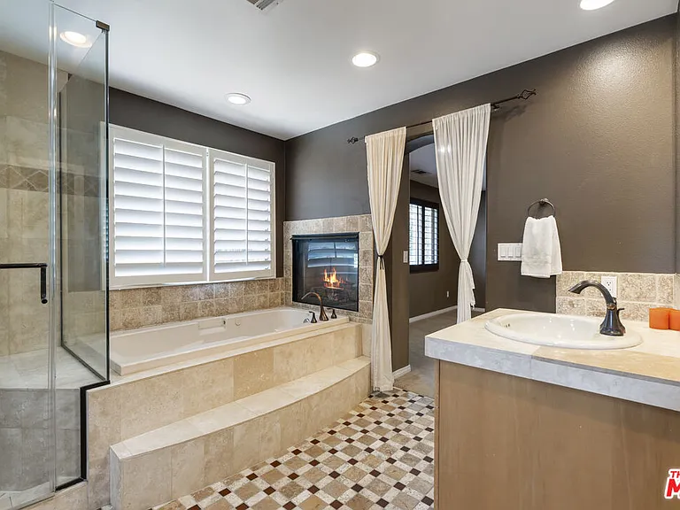 14321 Hortense St — Photo 27
