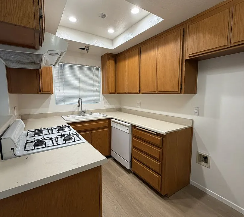 11308 Huston St