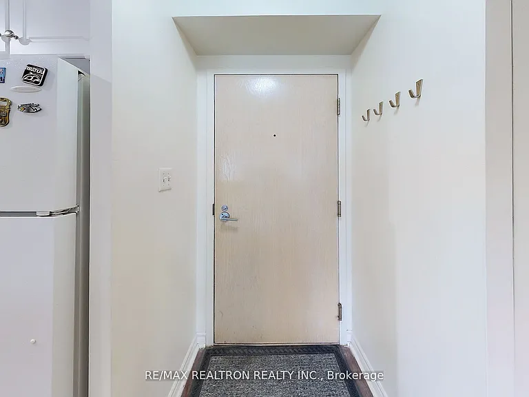 7 Lorraine Dr #2009 — Photo 29