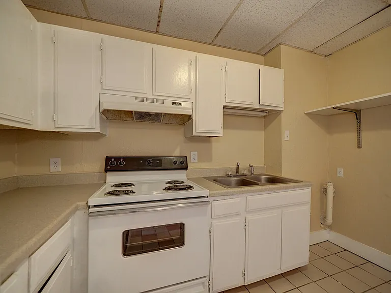 101 S Commonsway Dr — Photo 3
