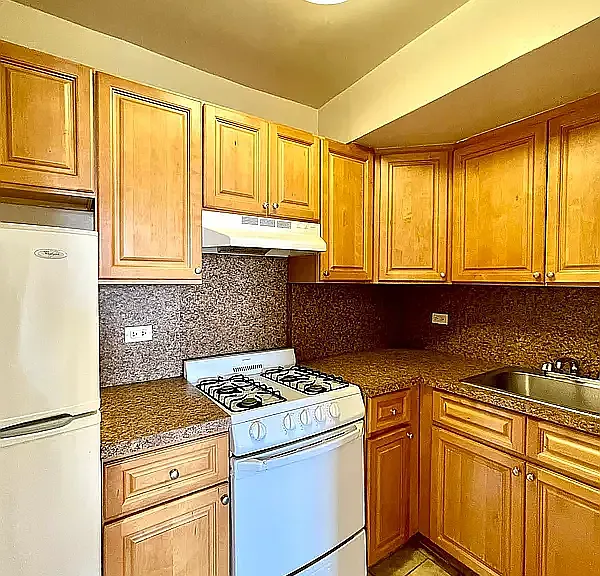 8700 25th Ave #3R — Photo 3