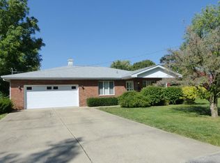 18 Josephine Dr, Decatur, IL 62526