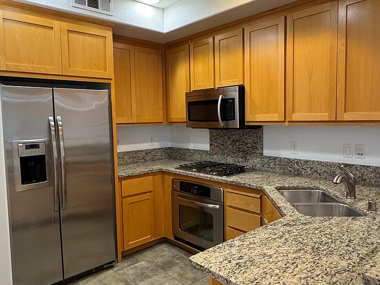 1195 Westbury Dr — Photo 8