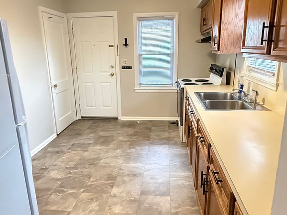 4th image of 824 Pine St #826