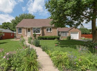530 Belmont St, Hinckley, IL 60520