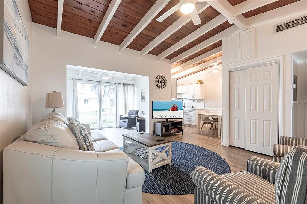 1 bed, 1.0 bath, 708 sqft, $5,370 — Photo 2