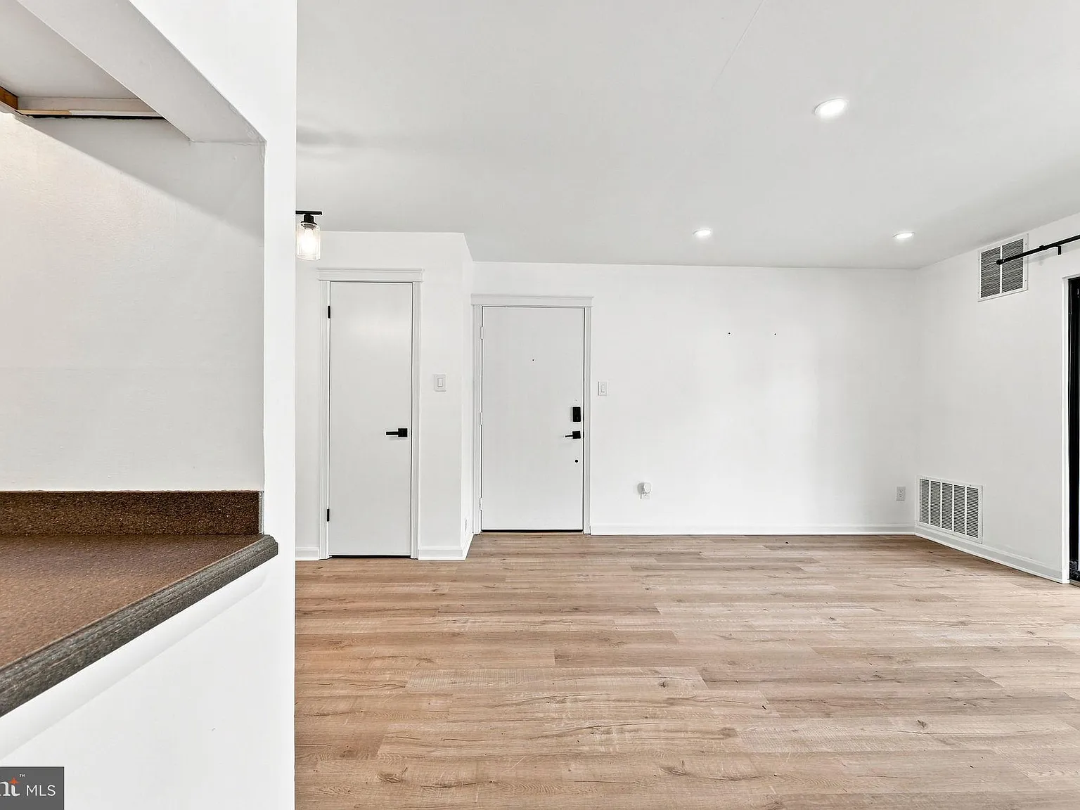 2 bed, 2.0 bath, 934 sqft, $2,250 — Photo 4