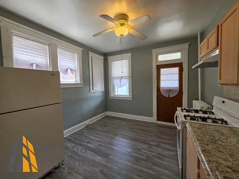 1561 Homestead St — Photo 9