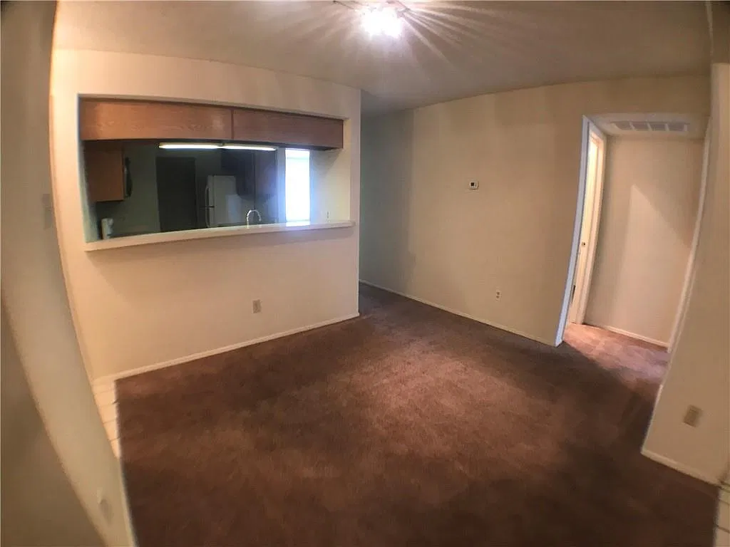 2 bed, 2.0 bath, 904 sqft, $1,995 — Photo 3