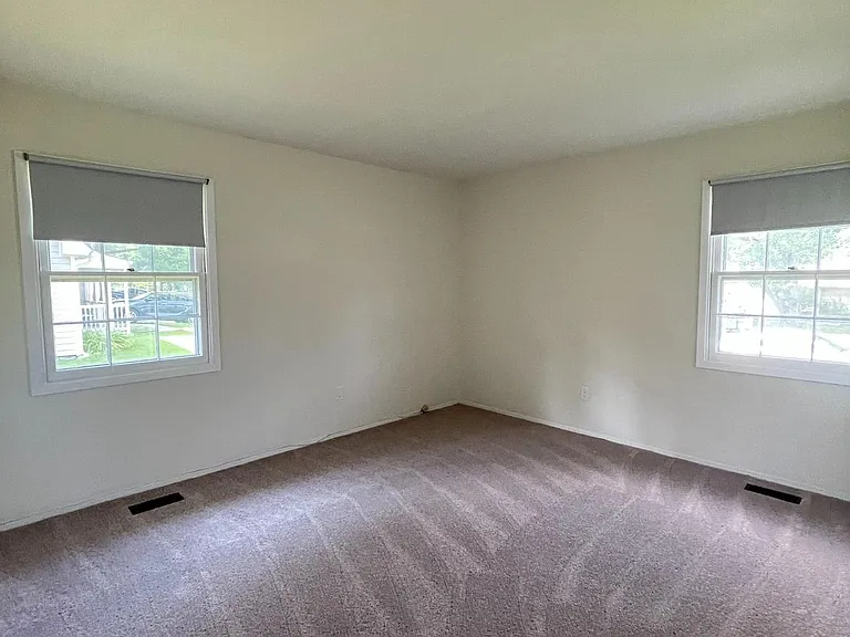 15713 Pointer Ridge Dr — Photo 9