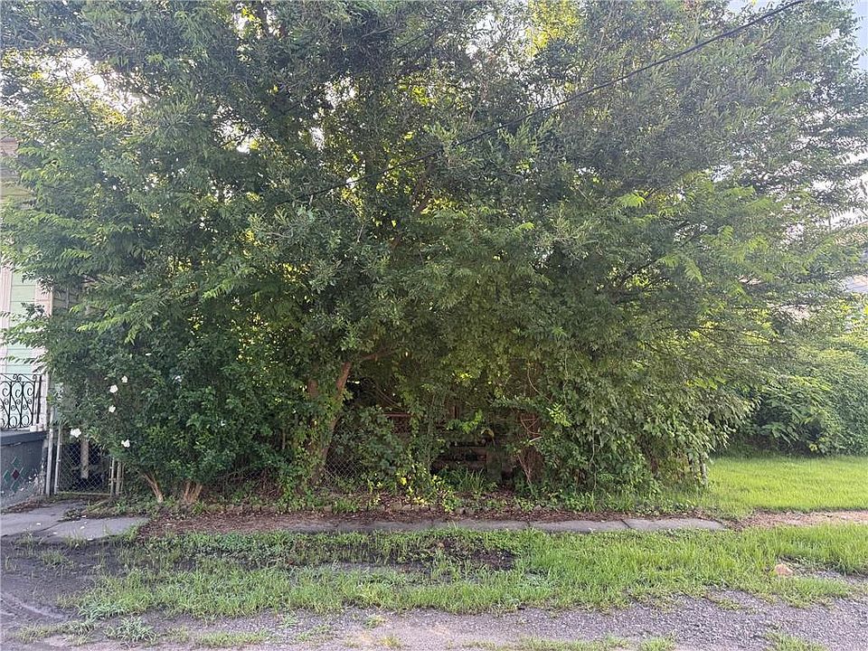 1st image of 719 Lizardi St