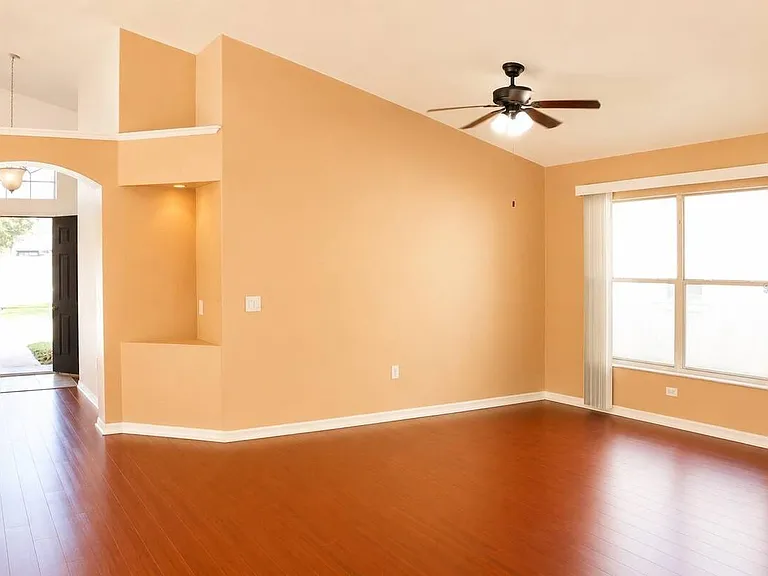 145 Thornbury Dr — Photo 3