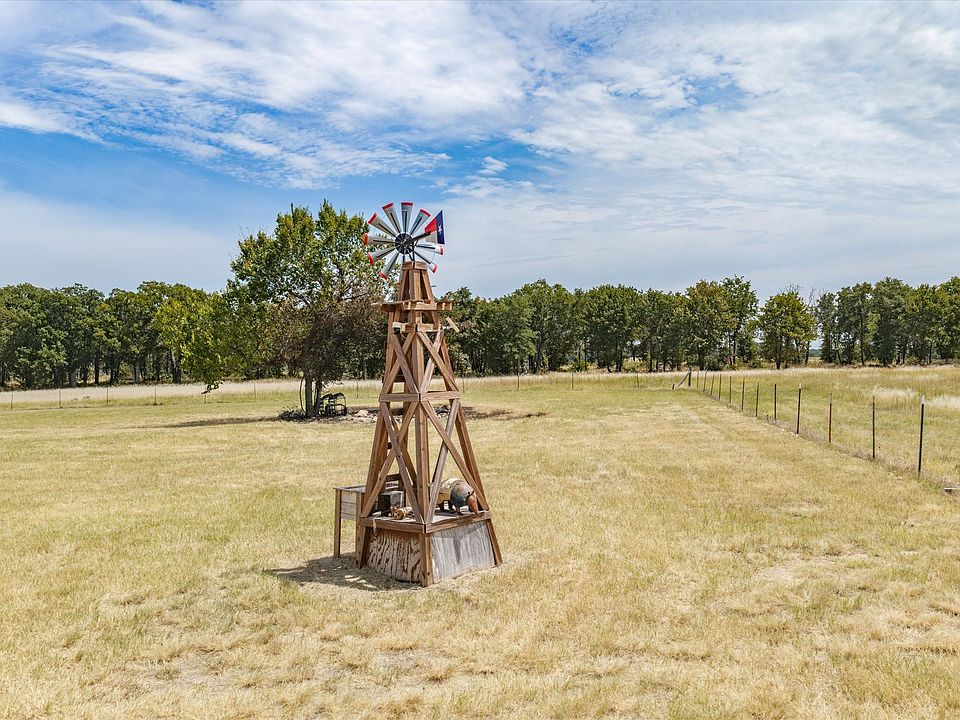 1st image of 483 Legacy Ln