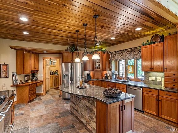 5th image of 612 Shelter Glen Ct
