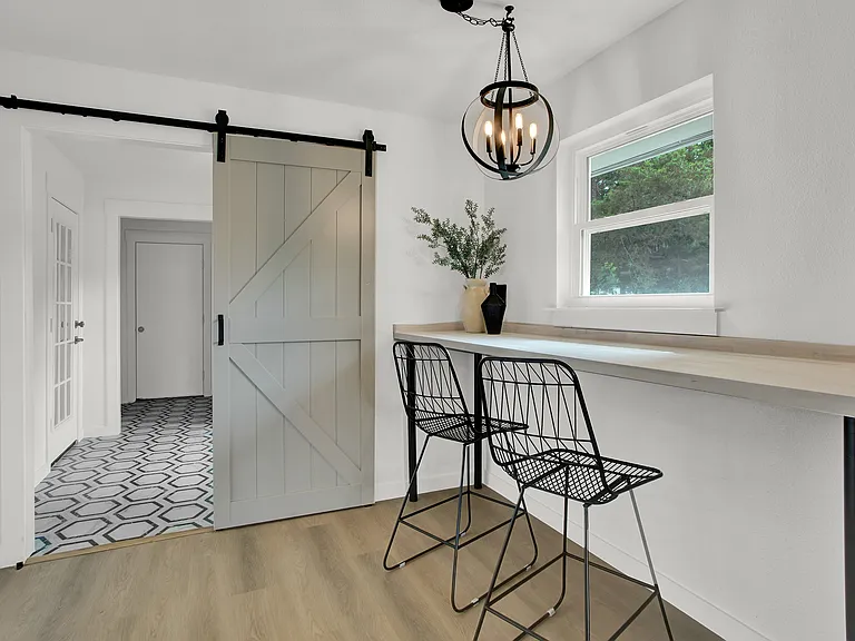 2910 W Crawford St — Photo 11