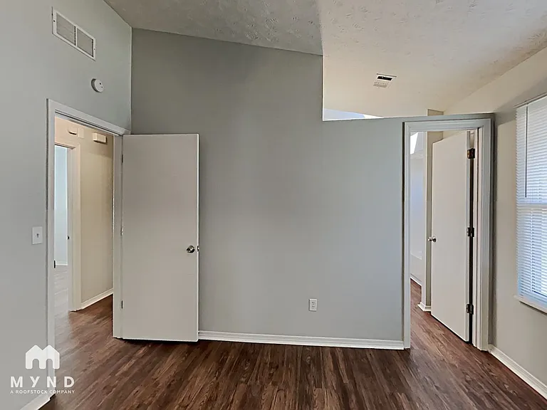 6454 Eastbriar Dr — Photo 10