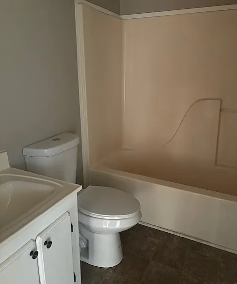 413 N Church St #6 — Photo 2