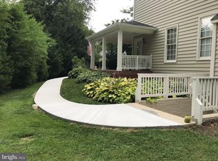 10903 Maple St, Fairfax, VA 22030