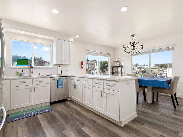 2124 W Cliff Dr — Photo 11