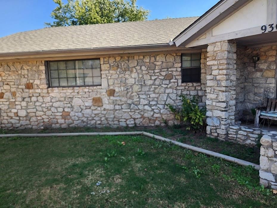 1st image of 930 Pruitt Dr