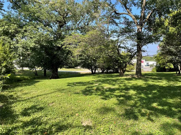 1703 Summit St, Hillsboro, IL 62049