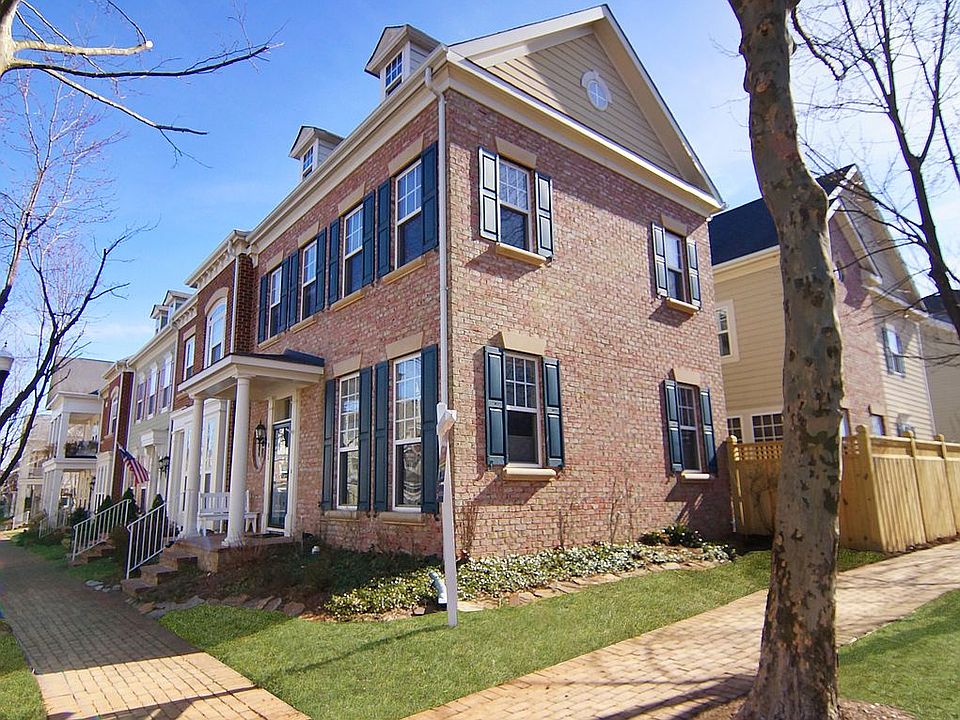 1st image of 815 Monument Ave