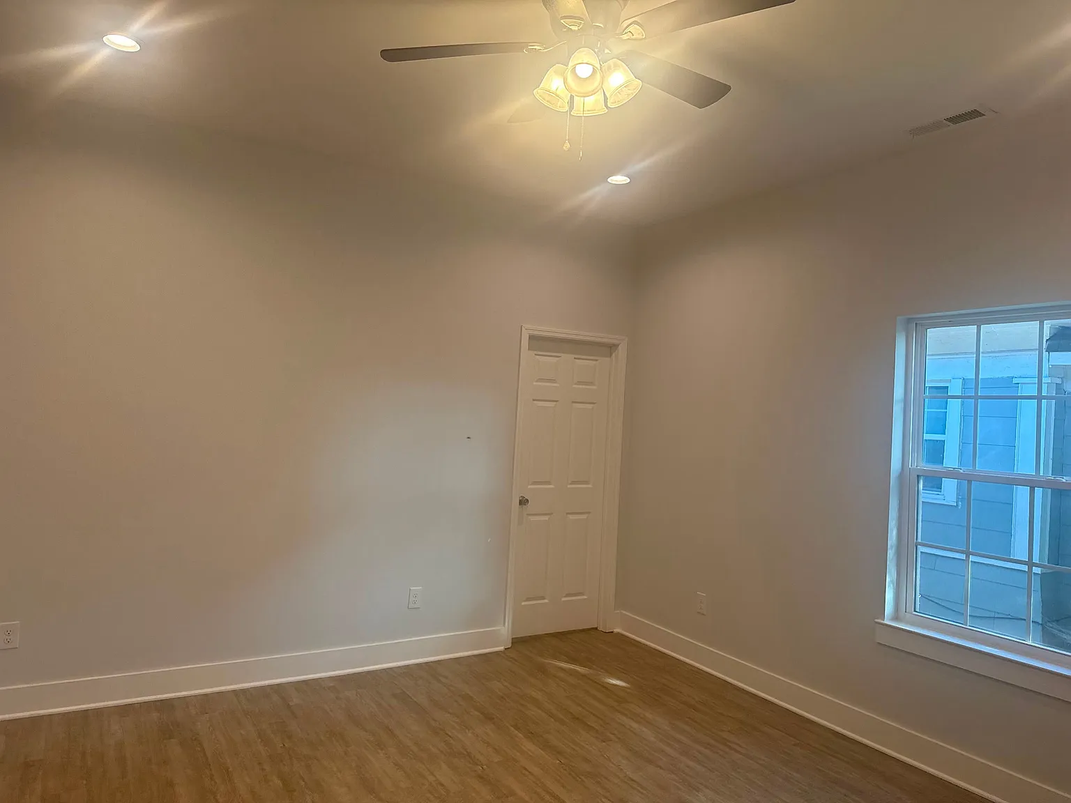 3 bed, 1400 sqft, $1,600 — Photo 2
